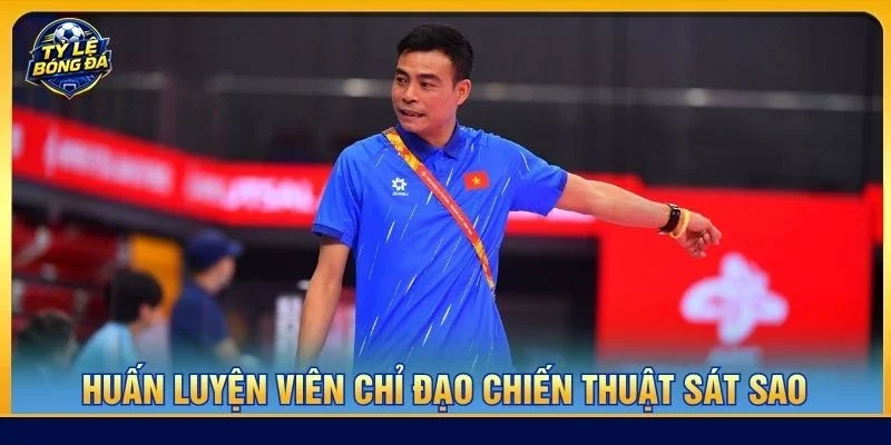 Huấn luyện viên chỉ đạo chiến thuật sát sao